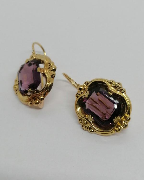 Boucles d'oreilles en or, grosse dormeuse et pâte de verre facettée, Napoléon III.