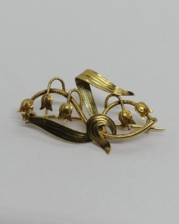 Broche or jaune et vert, représentant du muguet, vers 1900, Art Nouveau.