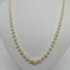 Collier fermoir or gris et diamants, chute de 93 perles de culture, 1930.