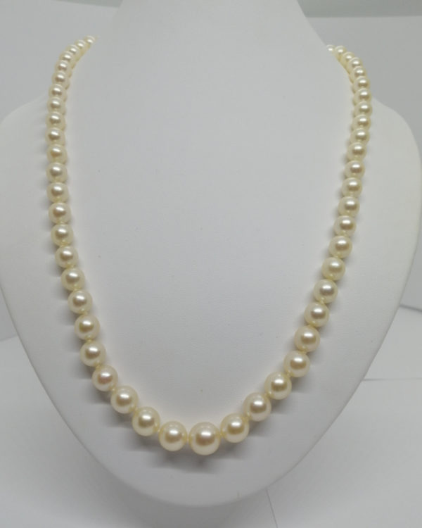Collier fermoir or gris et diamants, chute de 63 perles de culture, Art Déco.