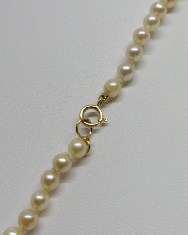 Collier fermoir or, chute de 77 perles de culture naturelles, vers 1940-60. – Image 4