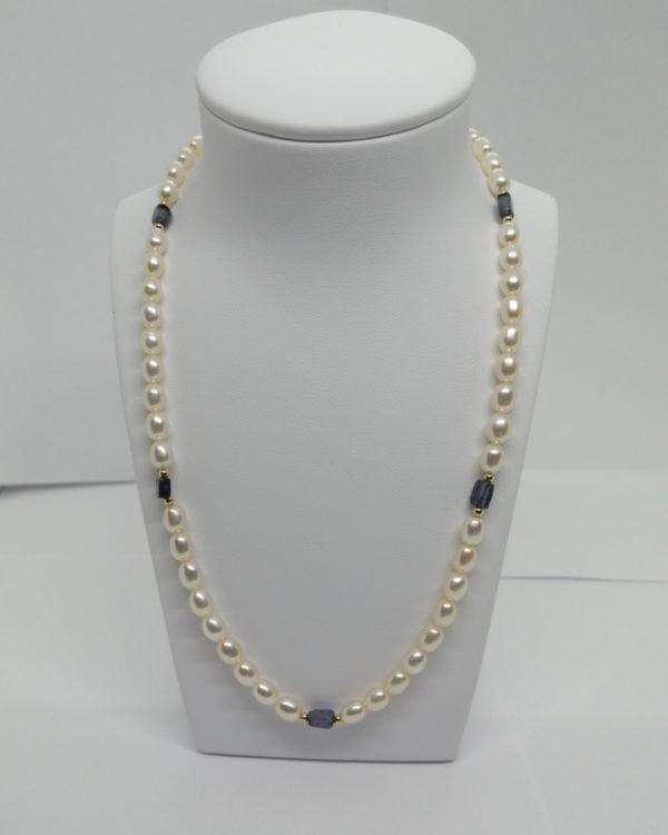Collier fermoir or, perles d'eau douce et iolites, bijou d'occasion.