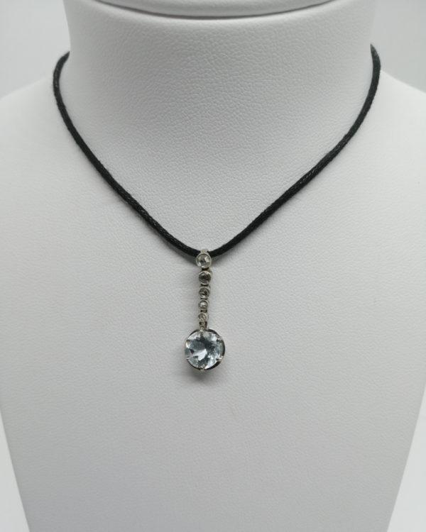 Pendentif en or gris, roses de diamants et aigue-marine, 1930, Art Déco.
