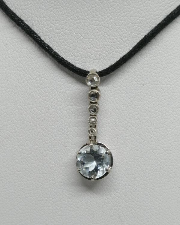 Pendentif en or gris, roses de diamants et aigue-marine, 1930, Art Déco. – Image 2