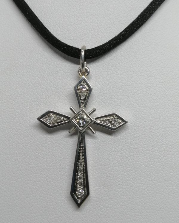 Pendentif platine, croix avec pavage de diamants, vers 1930. – Image 2