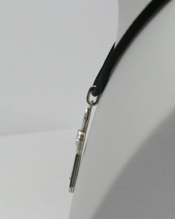 Pendentif platine, croix avec pavage de diamants, vers 1930. – Image 3