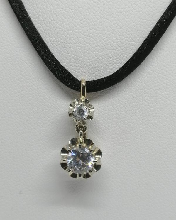 Pendentif or gris, avec zirconiums, vers 1930-40. – Image 2