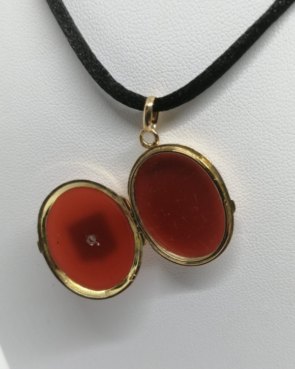 Pendentif or rosé, double face en agate naturelle, et cartouche chiffré, vers 1900. – Image 5