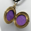 Pendentif or jaune, double porte-photo, guilloché et diamants, vers 1920. – Image 5