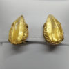Boucles d'oreilles clip, avec cabochon de verre sur fond doré.