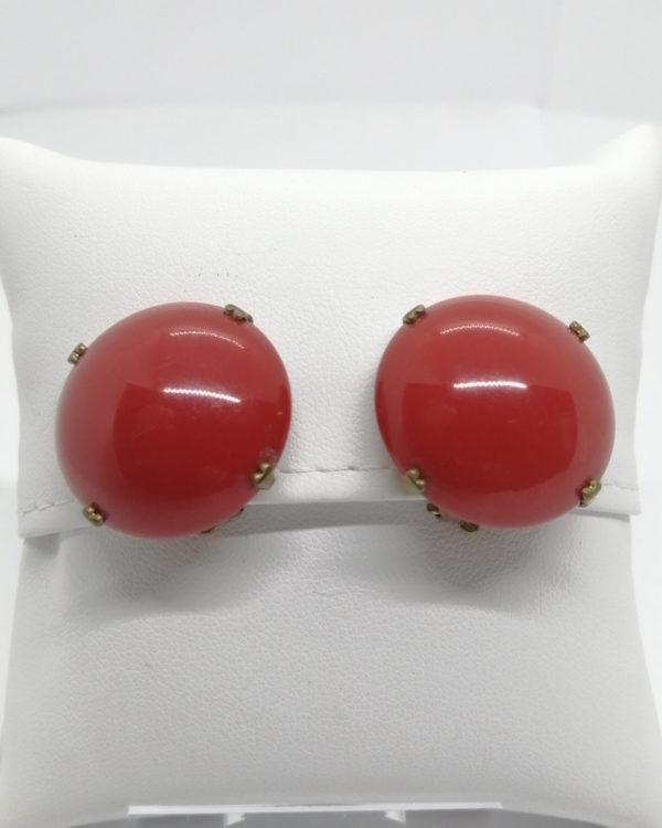 Boucles d'oreilles clip, bouton de pâte de verre rouge, 1930-40.
