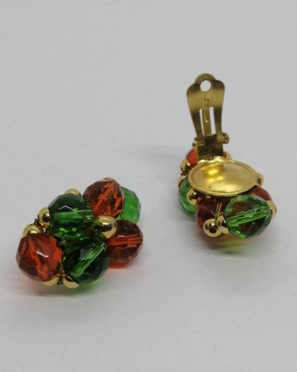 Boucles d'oreilles clip laiton, et composition, de verre coloré facetté. – Image 3