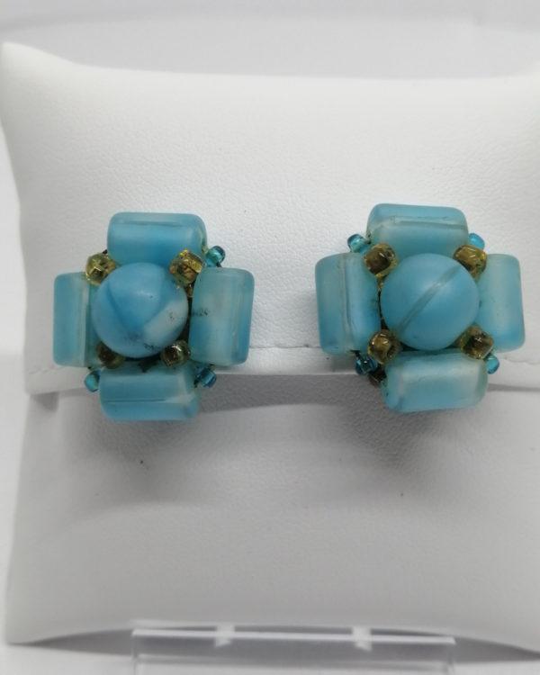 Boucles d'oreilles clip, laiton et pâte de verre bleu matifier.