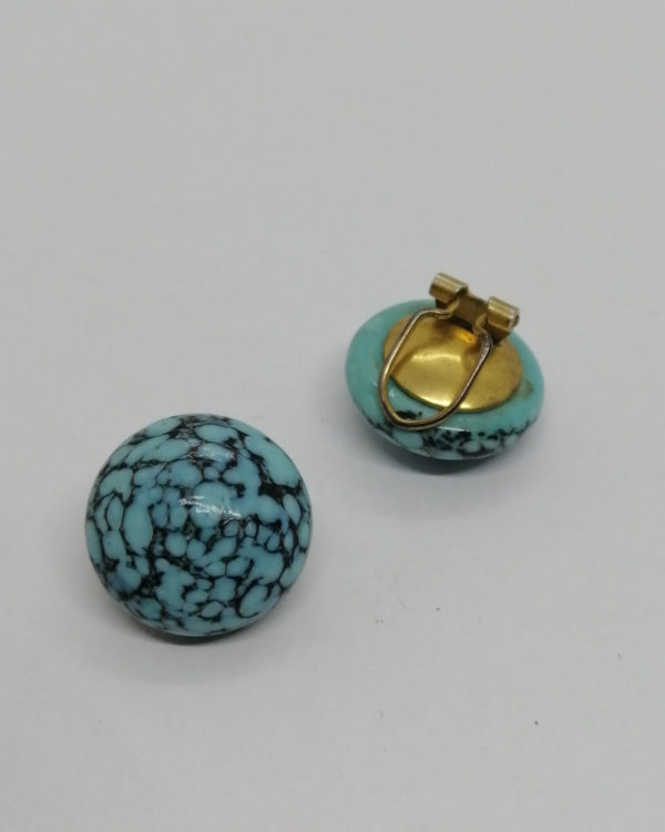 Boucles d'oreilles clip, demi-boule de verre imitation turquoise. – Image 3