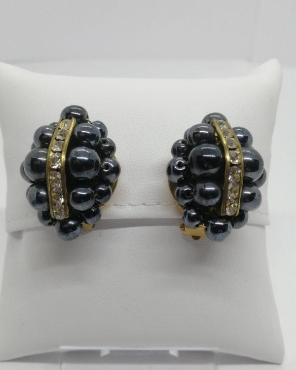 Boucles d'oreilles clip laiton, boules d'hématite et strass blanc.