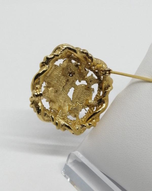 Broche, laiton ajouré, cabochon de verre et strass colorés, 1970-80. – Image 4