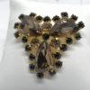 Broche laiton, avec gros strass facettés couleur quartz fumé et strass noir, 1940-50.