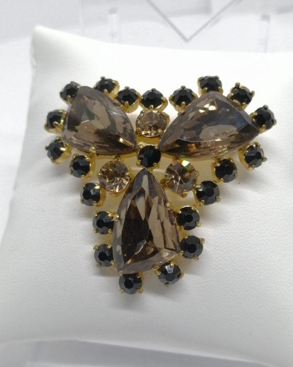 Broche laiton, avec gros strass facettés couleur quartz fumé et strass noir, 1940-50.