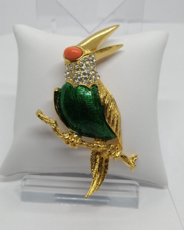 Broche Toucan avec émail guilloché, modèle déposé de la Marque Carven.