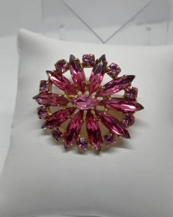 Broche ajourée avec strass de couleur rose, forme navettes, 1920-30.