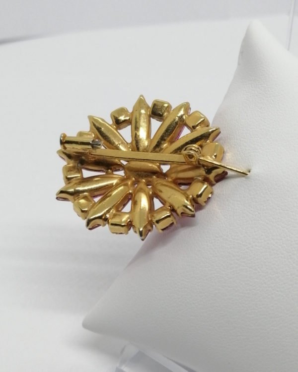 Broche ajourée avec strass de couleur rose, forme navettes, 1920-30. – Image 3