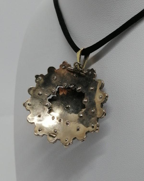 Pendentif en pomponne, et pavage de grenats taille bohême, vers 1890-1900. – Image 4