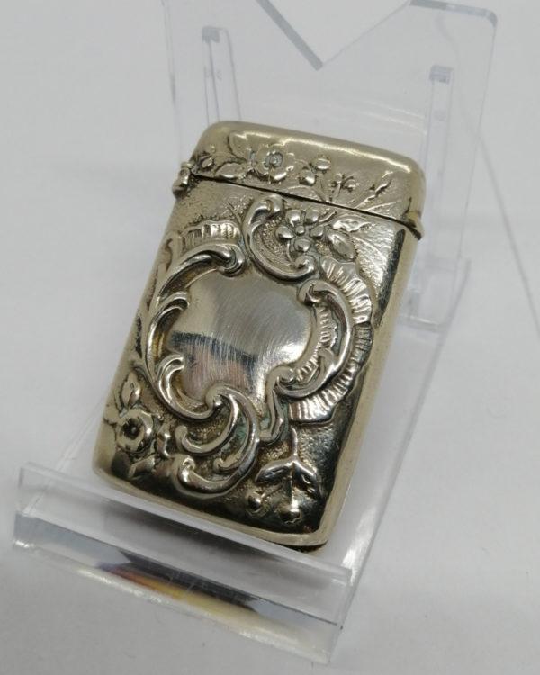 Pyrogène en métal argenté, décor rocaille et époque Art Nouveau vers 1900.