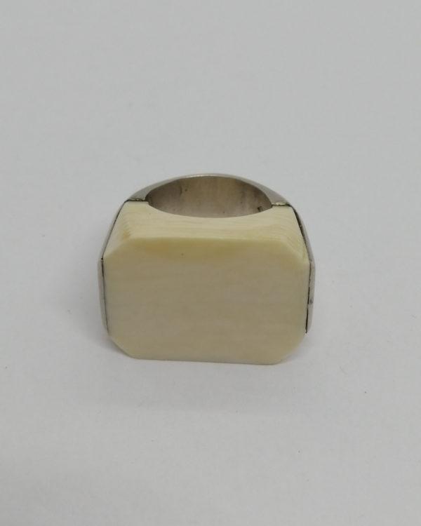 Bague argent , avec matière noble taillée, vers 1925-30. – Image 2