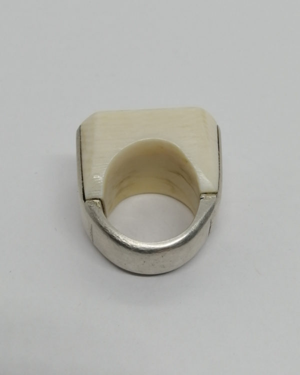 Bague argent , avec matière noble taillée, vers 1925-30. – Image 4
