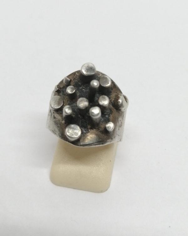 Bague argent vintage, avec travail en pointe, période moderniste vers 1960-70.