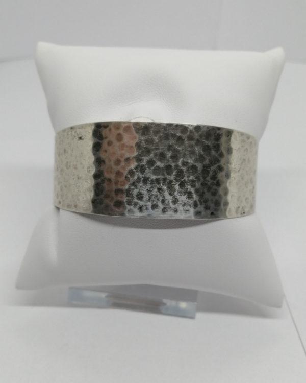 Bracelet argent, martelé et cabochon d'ambre, vintage 1960, orfèvre Schleissner & Sohne. – Image 3