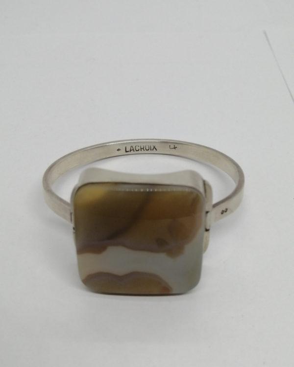 Bracelet argent, jonc ouvrant avec cabochon d'agate, signé Lacroix, 1980. – Image 5