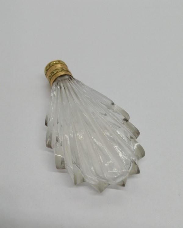 Flacon à sels ou de pâmoison, cristal et or, et son écrin en galuchat, vers 1809. – Image 4