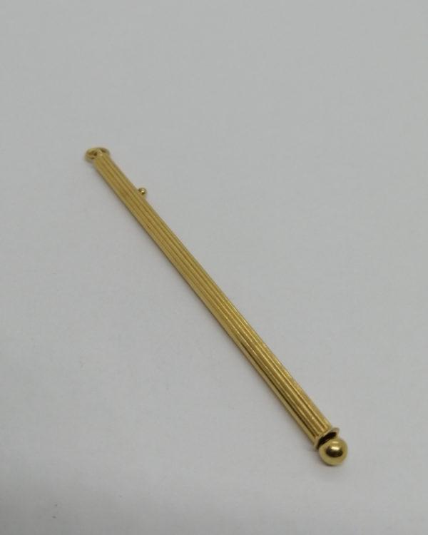 Touilleur à champagne en or, façon stylet de poche, vers 1920-30.