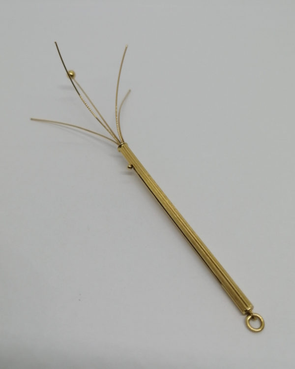 Touilleur à champagne en or, façon stylet de poche, vers 1920-30. – Image 4
