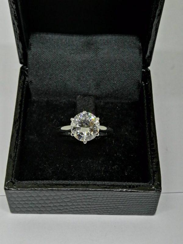 Bague solitaire en platine, Diamant, taille brillant, avec certificat de laboratoire.