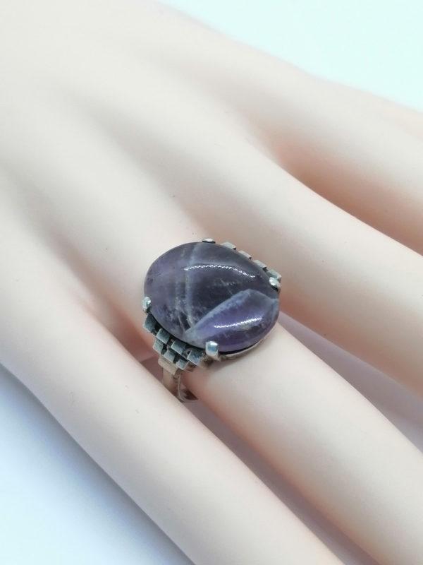 Bague argent, cabochon d'améthyste brut, monture en escalier, Art Déco. – Image 4