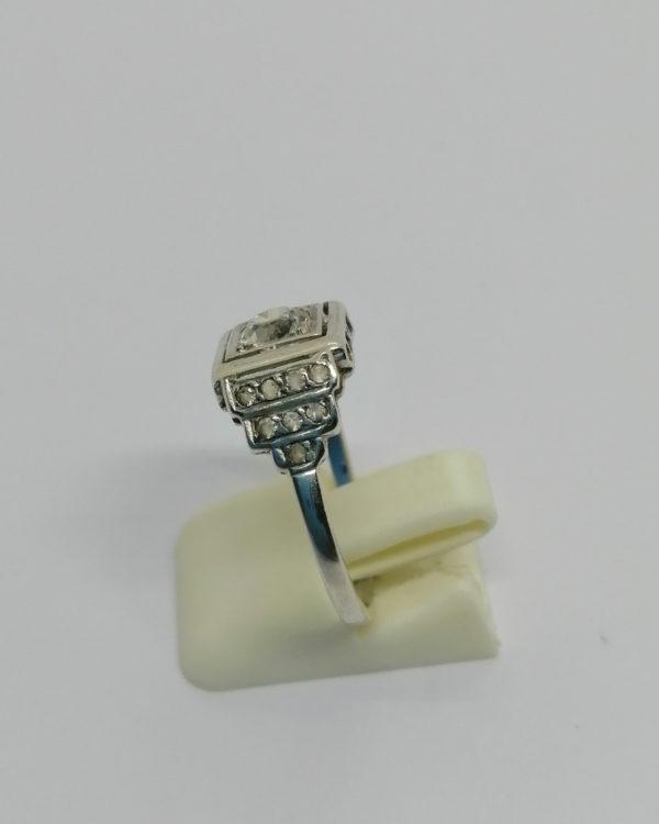 Bague argent, forme géométrique, sertie de saphir blanc, Art Déco. – Image 2