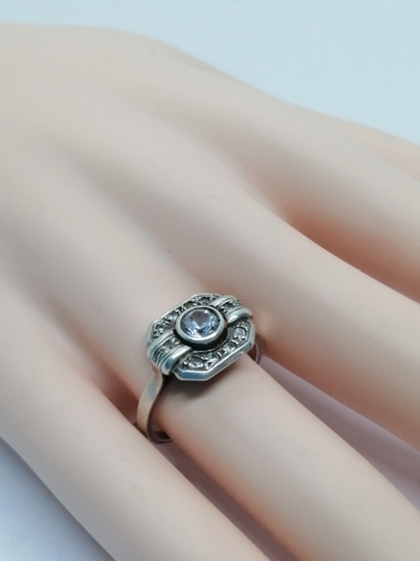Bague argent, de forme géométrique, pavage de saphir blanc, Art Déco. – Image 4