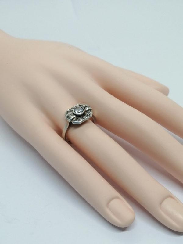 Bague argent, de forme géométrique, pavage de saphir blanc, Art Déco. – Image 5