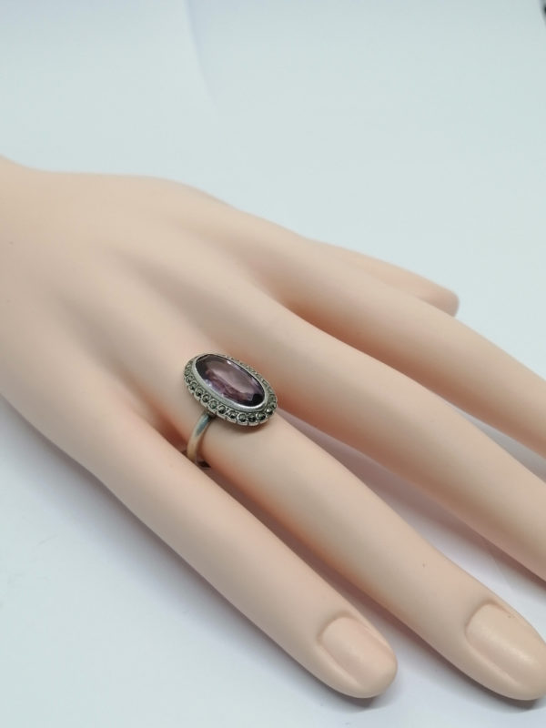 Bague argent, améthyste et marcasites naturelles, vers 1920. – Image 5