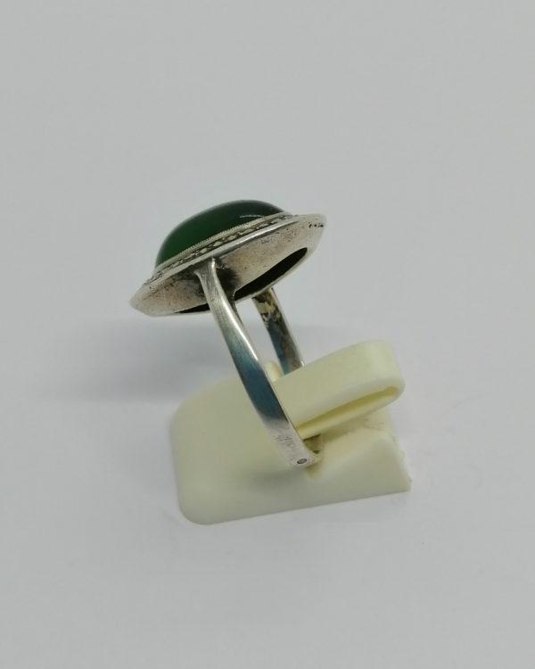 Bague argent, pavage de marcasites, agate verte et un filet d'émail noir, vers 1930. – Image 2