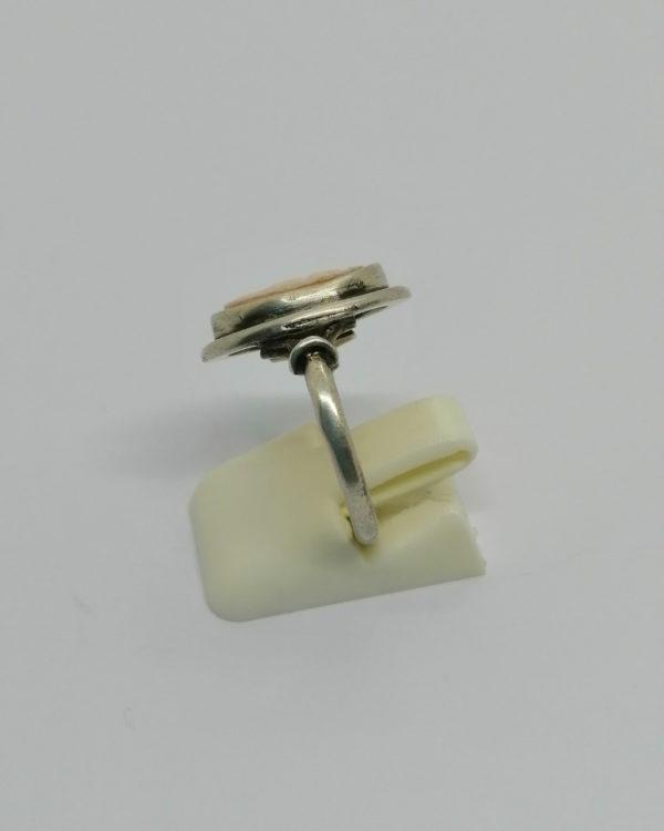 Bague argent, avec camée coquillage, les danseuses, vers 1900. – Image 2