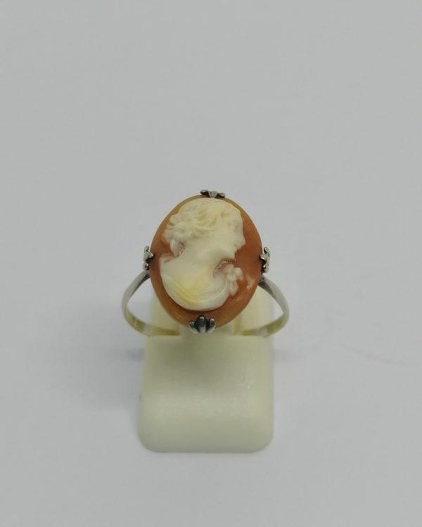 Bague argent, camée coquillage, portrait de femme, vers 1920.