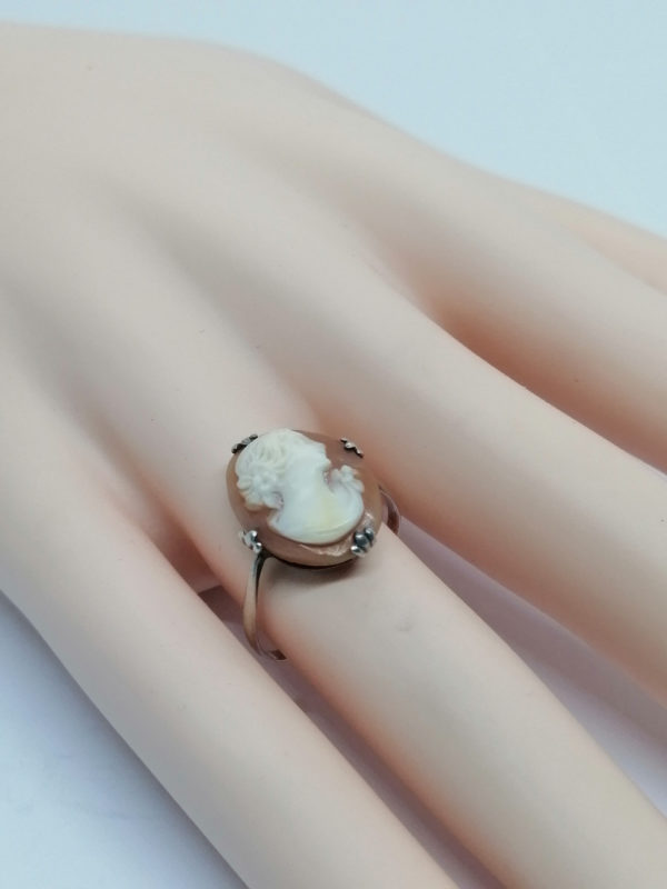 Bague argent, camée coquillage, portrait de femme, vers 1920. – Image 4