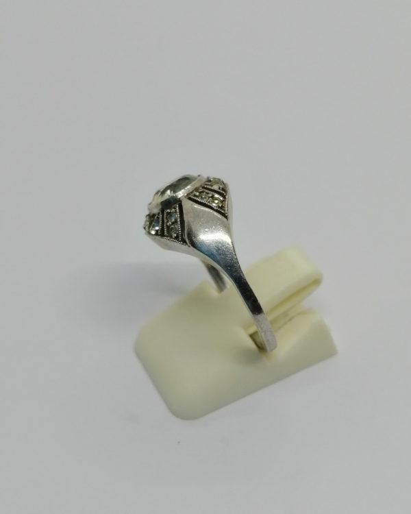 Bague argent, modèle dôme ajouré et sertie de saphir blanc, Art Déco. – Image 2