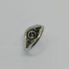 Bague argent, modèle dôme ajouré et sertie de saphir blanc, Art Déco. – Image 4