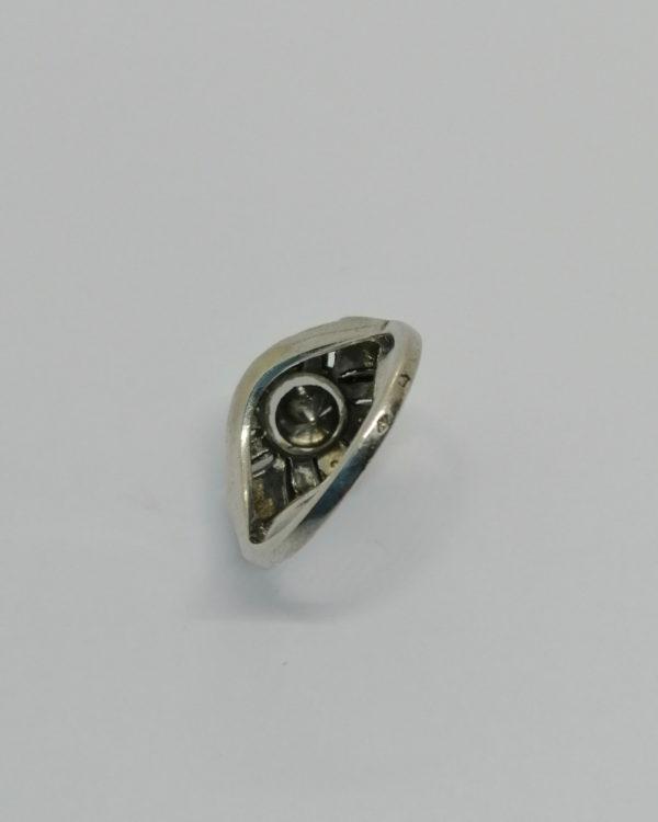 Bague argent, modèle dôme ajouré et sertie de saphir blanc, Art Déco. – Image 4