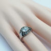 Bague argent, modèle dôme ajouré et sertie de saphir blanc, Art Déco. – Image 5