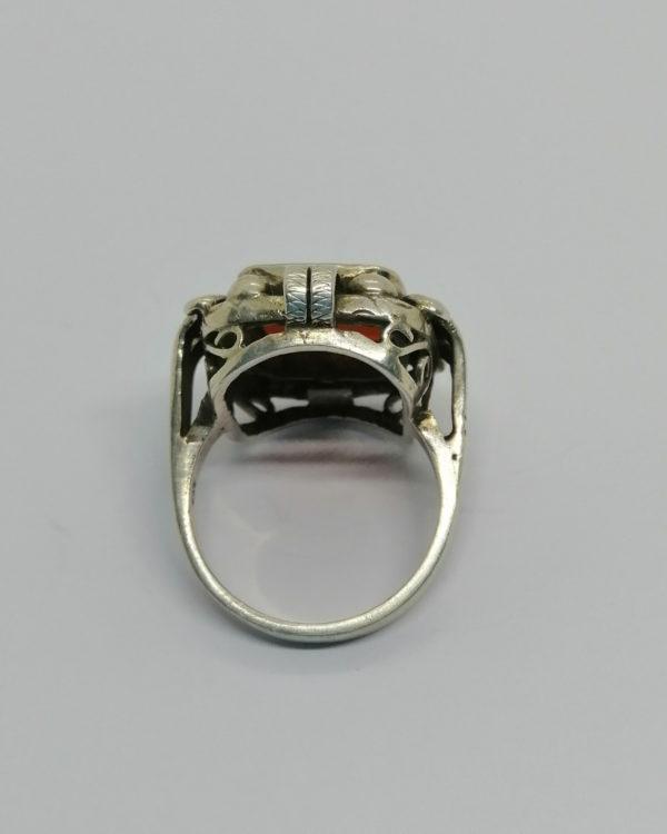 Bague argent, monture ouvragée, avec plaque de cornaline, 1900-20. – Image 3